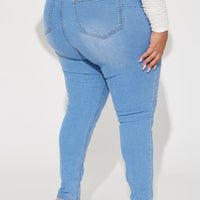 Vibe Check Curvy Stretch Skinny Jeans - Light Wash