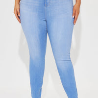 Show Off The Curves Super Stretch Booty Lifter Skinny Jeans - Medium Blue Wash