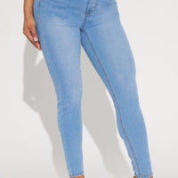 Vibe Check Curvy Stretch Skinny Jeans - Light Wash