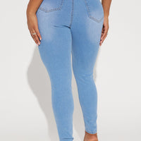 Vibe Check Curvy Stretch Skinny Jeans - Light Wash