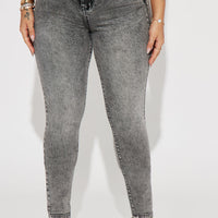 It's Giving High Stretch Curvy Skinny Jeans - Acid Wash Grey