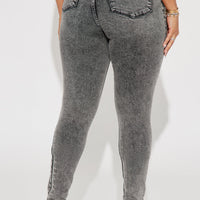 It's Giving High Stretch Curvy Skinny Jeans - Acid Wash Grey