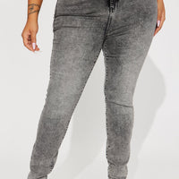 It's Giving High Stretch Curvy Skinny Jeans - Acid Wash Grey