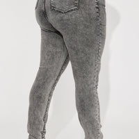 It's Giving High Stretch Curvy Skinny Jeans - Acid Wash Grey