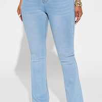 Mesa Booty Lifting Stretch Bootcut Jeans - Light Wash