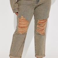 Sahara Tinted Ripped Mom Jean - Medium Wash