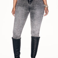 It's Giving High Stretch Curvy Skinny Jeans - Acid Wash Grey