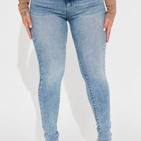 Contour Beauty Sculpting Stretch Skinny Jeans - Light Wash