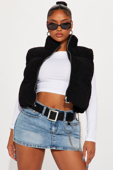 Conquering Mountains Sherpa Vest - Black