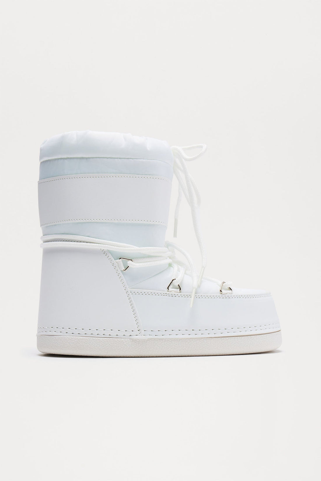 Arrowhead Flat Snow Boots - White