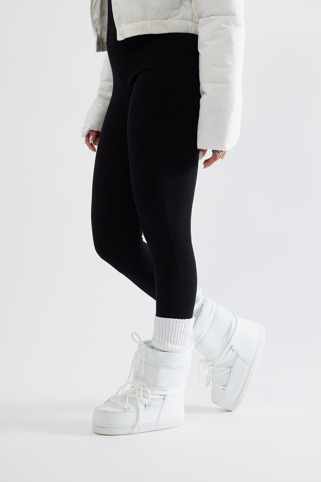 Arrowhead Flat Snow Boots - White