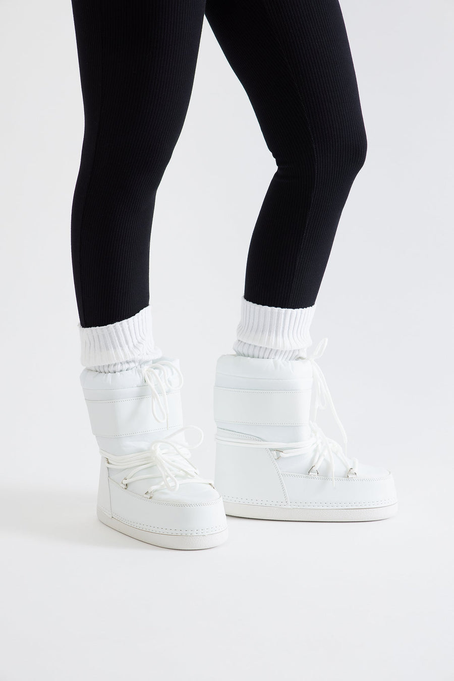 Arrowhead Flat Snow Boots - White