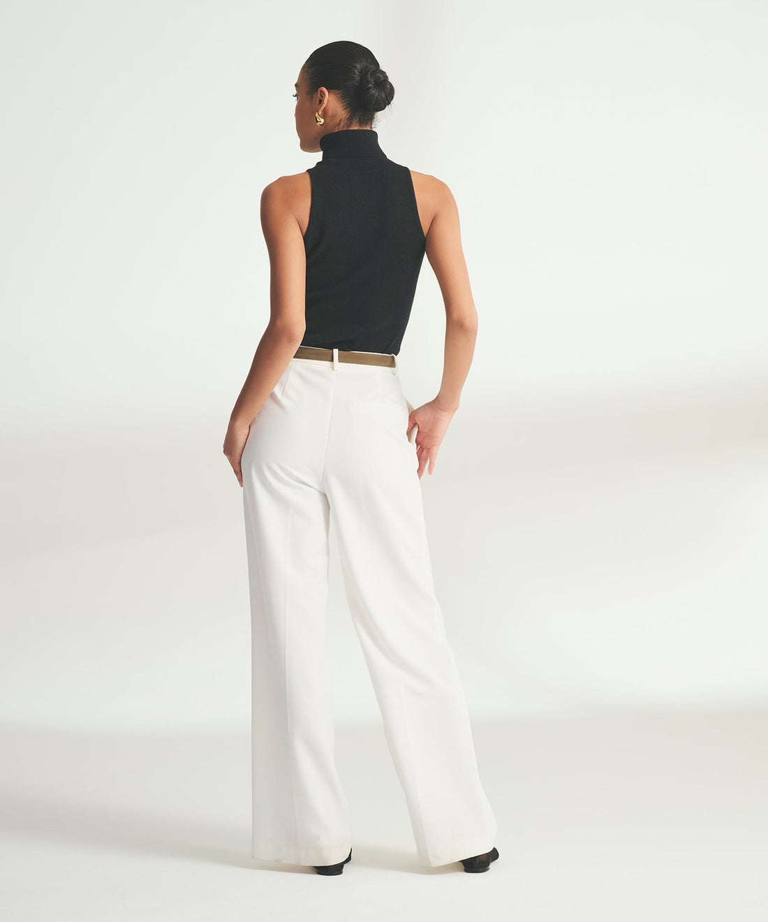 Signature Cashmere Sleeveless Turtleneck